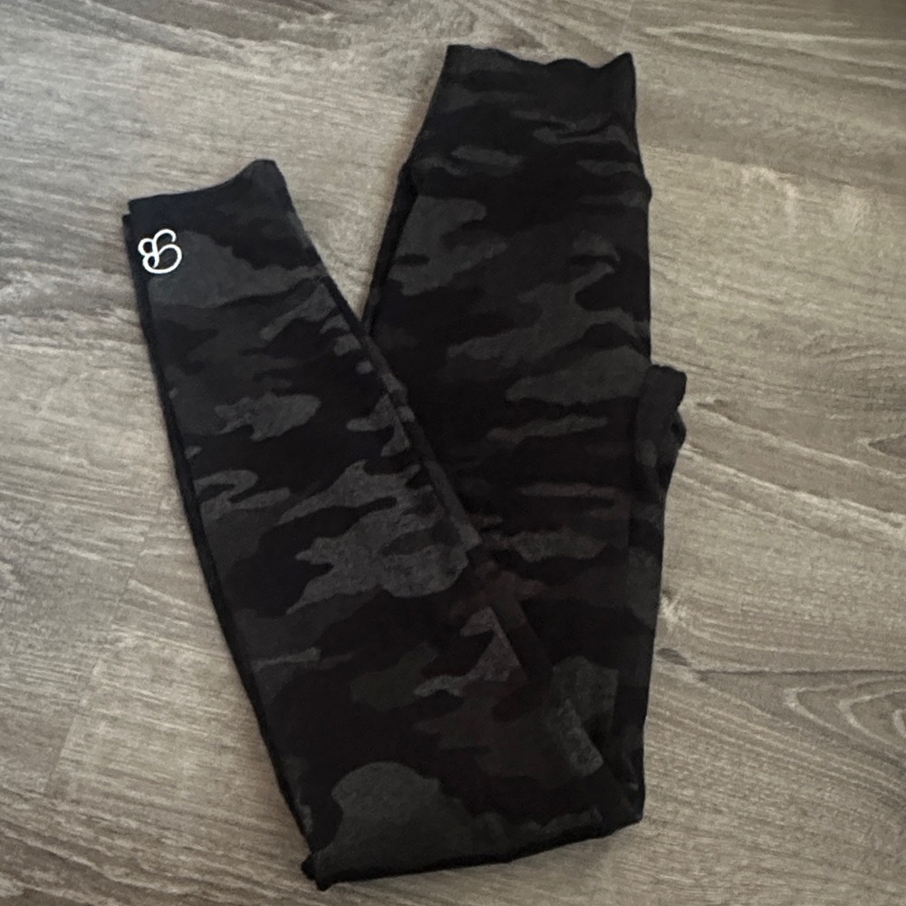 Bombshell Sportswear Girls' Black & Dark Gray Camo Leggings - Picture 3 of 3